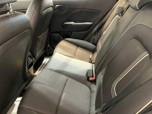 Lunar White w/Black Roof 2026 Hyundai VENUE SEL w/Two-Tone Roof