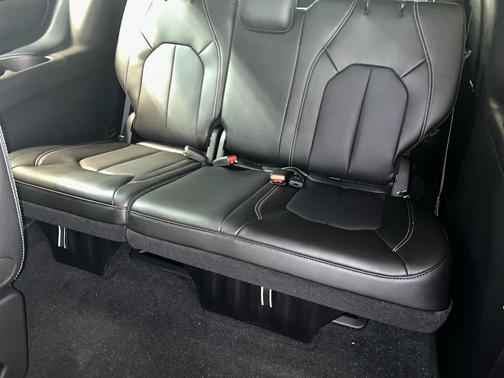 Red Hot Pearlcoat 2027 Chrysler Pacifica L
