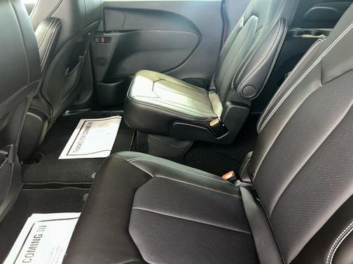 Red Hot Pearlcoat 2027 Chrysler Pacifica L