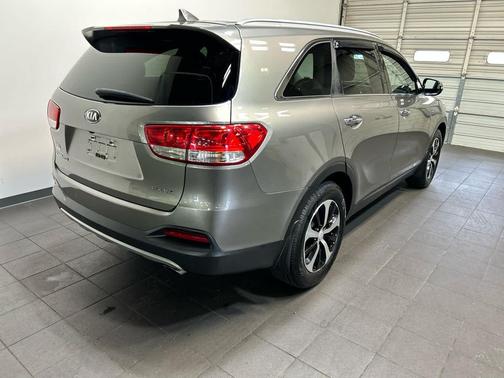 Titanium Silver 2017 Kia Sorento EX