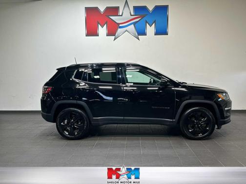 Diamond Black Crystal Pearlcoat 2019 Jeep Compass Latitude