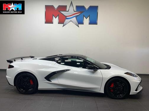 Arctic White 2026 Chevrolet Corvette Stingray w/2LT