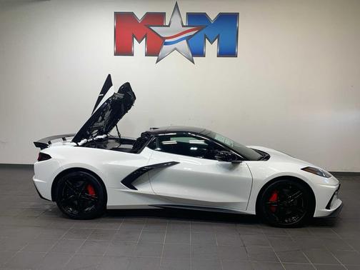 Arctic White 2026 Chevrolet Corvette Stingray w/2LT