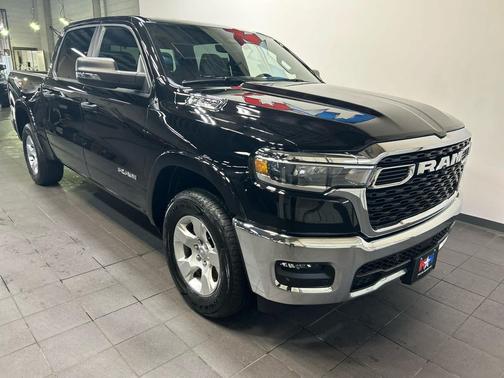 Diamond Black Crystal Pearlcoat 2025 RAM 1500 Big Horn/Lone Star