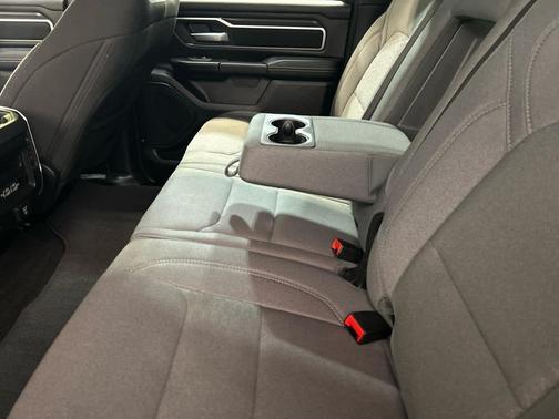 Diamond Black Crystal Pearlcoat 2025 RAM 1500 Big Horn/Lone Star
