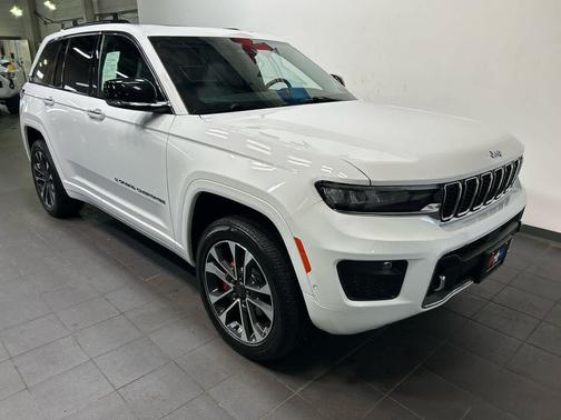 Bright White Clearcoat 2023 Jeep Grand Cherokee Overland