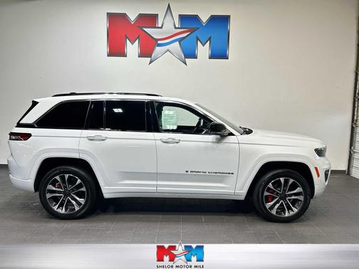 Bright White Clearcoat 2023 Jeep Grand Cherokee Overland