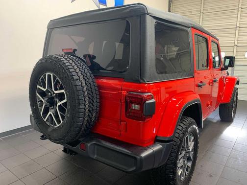 2025 Jeep Wrangler 4-Door Sahara 4x4