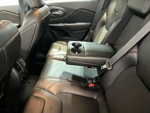 Granite Crystal Metallic Clearcoat 2022 Jeep Cherokee Trailhawk