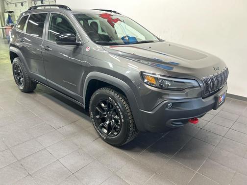 Granite Crystal Metallic Clearcoat 2022 Jeep Cherokee Trailhawk