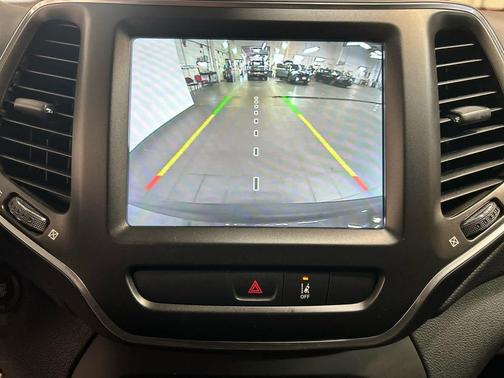 Granite Crystal Metallic Clearcoat 2022 Jeep Cherokee Trailhawk