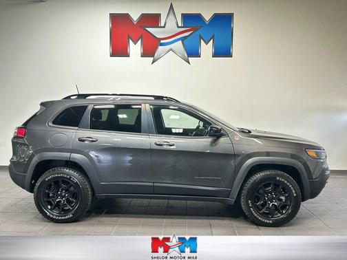 Granite Crystal Metallic Clearcoat 2022 Jeep Cherokee Trailhawk