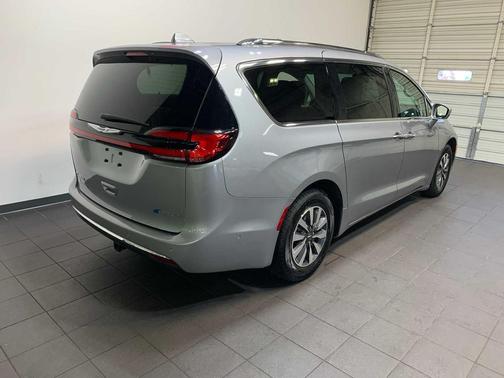 2021 Chrysler Pacifica Hybrid Touring L