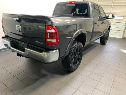 2022 RAM 2500 Laramie Crew Cab 4x4 6'4' Box