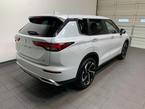 2022 Mitsubishi Outlander SE