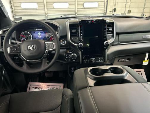 Diamond Black Crystal Pearlcoat 2026 RAM 1500 Big Horn/Lone Star