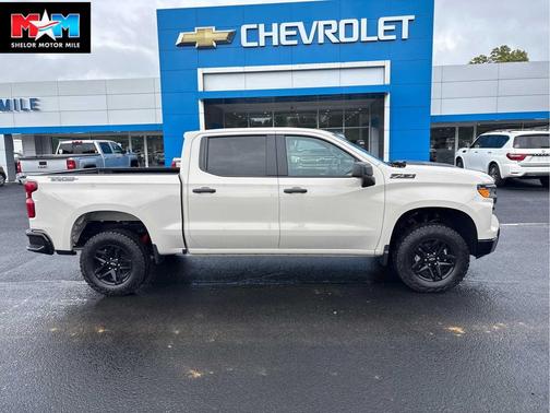 White Sands 2026 Chevrolet Silverado 1500 Custom Trail Boss