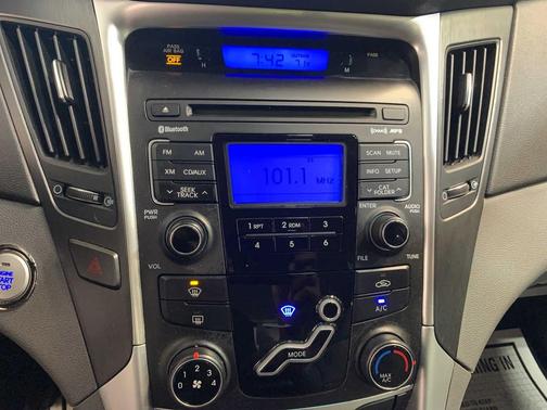 2011 Hyundai SONATA SE