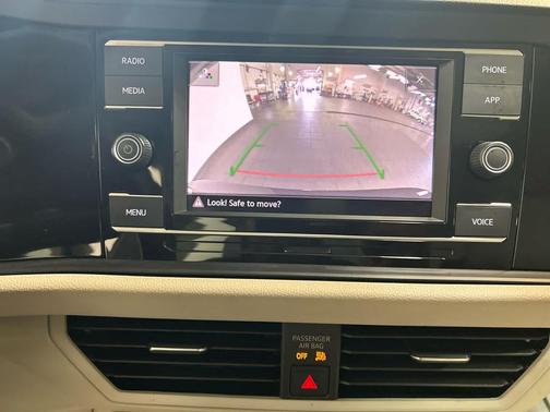 Deep Black Pearl 2024 Volkswagen Jetta 1.5T SE
