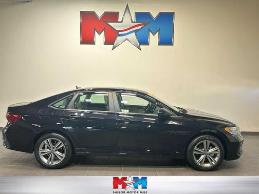 Deep Black Pearl 2024 Volkswagen Jetta 1.5T SE