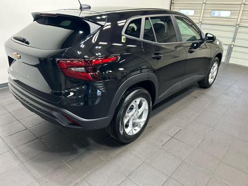 Mosaic Black Metallic 2026 Chevrolet Trax LS