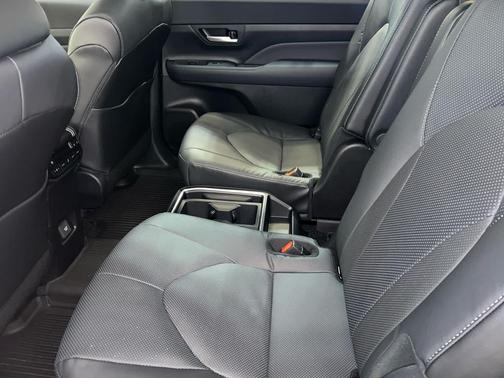 Wind Chill Pearl 2026 Toyota Grand Highlander Platinum