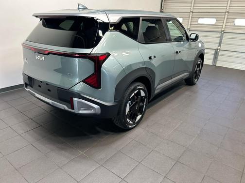 Iceberg Green 2027 Kia Seltos S