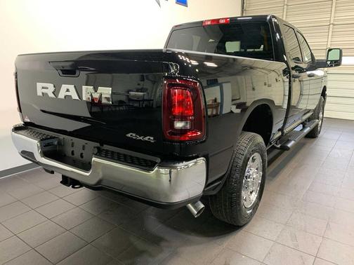 2025 RAM 2500 Tradesman Crew Cab 4x4 6'4' Box
