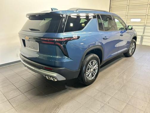 Lakeshore Blue Metallic 2026 Chevrolet Traverse LT