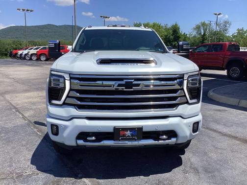 Polar White Tricoat 2026 Chevrolet Silverado 2500 High Country