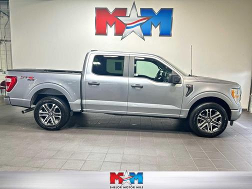 ICONIC SILVER METALLIC 2021 Ford F-150 XL