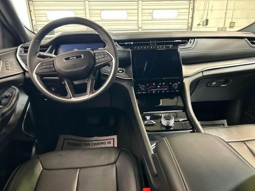 Rocky Mountain Pearlcoat 2024 Jeep Grand Cherokee Limited