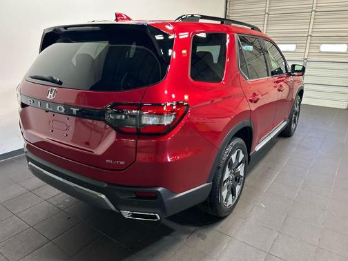Radiant Red Metallic II 2026 Honda Pilot Elite