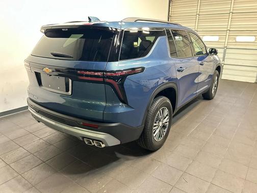 Lakeshore Blue Metallic 2026 Chevrolet Traverse LT