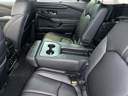 Platinum White Pearl 2026 Honda Pilot Touring 8-Passenger