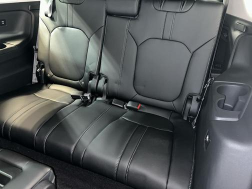 Platinum White Pearl 2026 Honda Pilot Touring 8-Passenger
