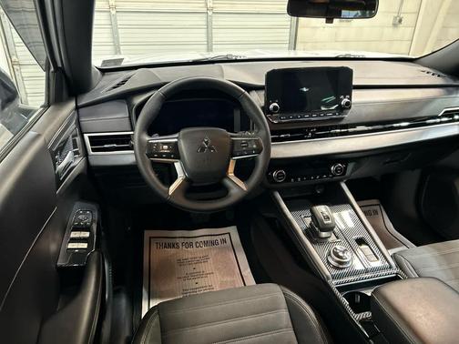 White Diamond 2023 Mitsubishi Outlander SE S-AWC