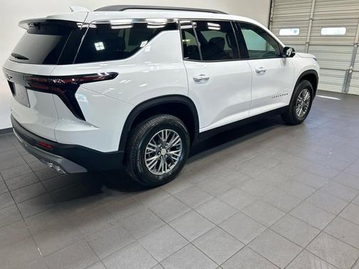 Summit White 2027 Chevrolet Traverse LT