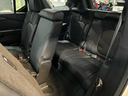 Platinum White Pearl 2026 Honda Pilot Black Edition