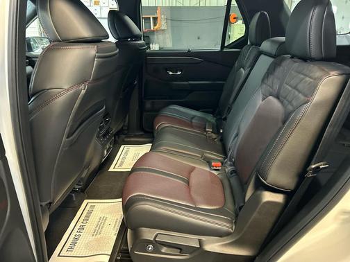 Platinum White Pearl 2026 Honda Pilot Black Edition