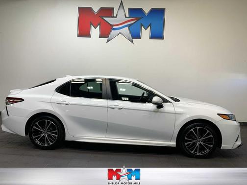 2020 Toyota Camry SE