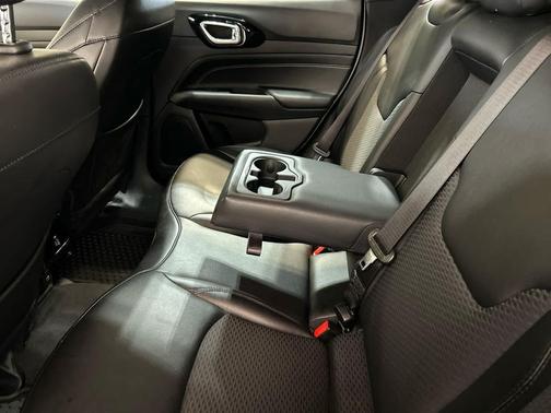 Bright White Clearcoat 2022 Jeep Compass Latitude
