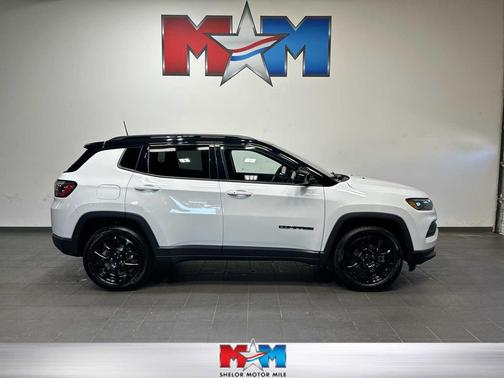 Bright White Clearcoat 2022 Jeep Compass Latitude