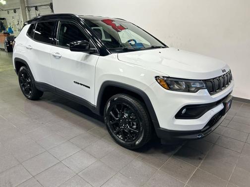 Bright White Clearcoat 2022 Jeep Compass Latitude