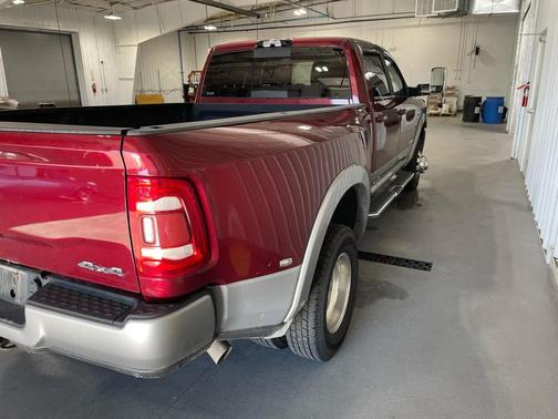 Delmonico Red Pearlcoat 2022 RAM 3500 Laramie Crew Cab 4x4 8' Box