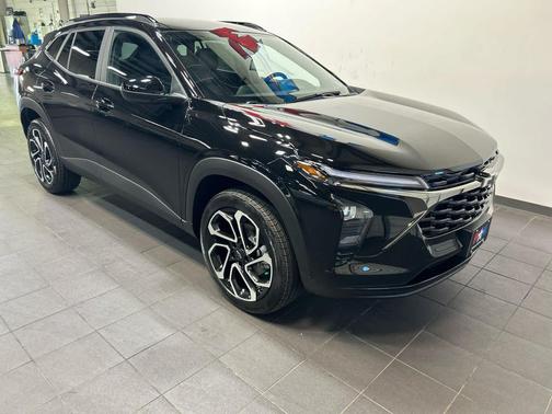 Mosaic Black Metallic 2026 Chevrolet Trax FWD 2RS