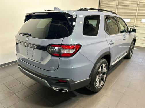 Sonic Gray Pearl 2026 Honda Pilot Elite