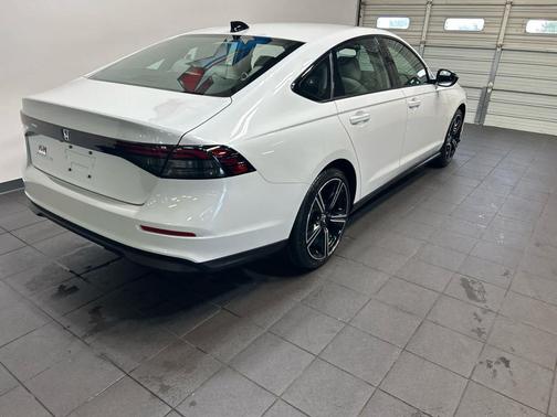 Platinum White Pearl 2026 Honda Accord SE