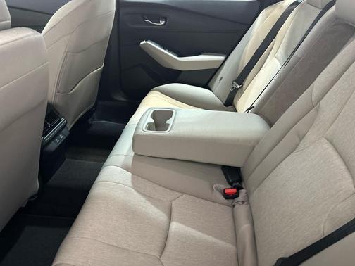 Platinum White Pearl 2026 Honda Accord SE