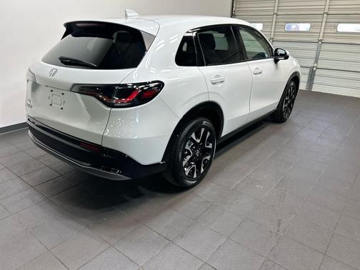 Platinum White Pearl 2026 Honda HR-V EX-L